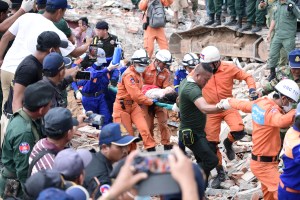 Aumentan a 25 los muertos por derrumbe de un edificio en Camboya