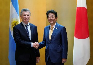 Macri llega a Japón para la cumbre del G20 y se reúne con el primer ministro Abe