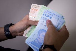 Inflación demolió la reconversión y el BCV multiplicó por 100 el billete de más alta denominación