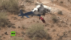 VIDEO: Una mujer en una camilla girando a gran velocidad durante un TERRIBLE rescate en helicóptero