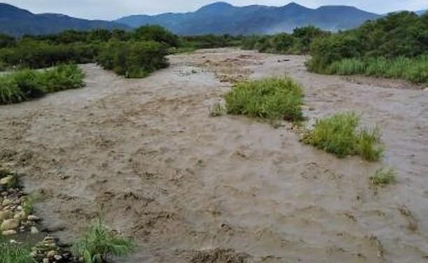 Crecida de río Táchira imposibilita el paso por las trochas #1Jun (video)