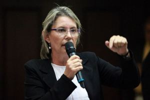 “Son víctimas del régimen Maduro”: Olivia Lozano agradeció a Chile por acoger a Emilio Graterón en su embajada