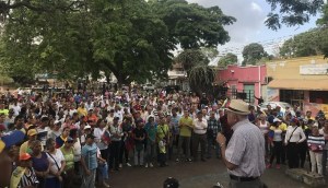 Freddy Valera Plan de Pico y Placa solo corre la arruga del problema de combustible en Bolívar