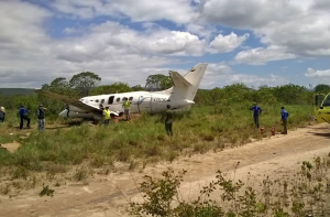 Jet se salió de la pista en Canaima tras estallido de neumático durante aterrizaje