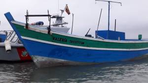 Armada del Ecuador detiene a ocho peruanos y un venezolano por pesca ilegal
