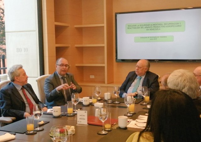 Humberto Calderon Berti en reunión con sectores productivos de Colombia y Venezuela, imagen cortesía. 