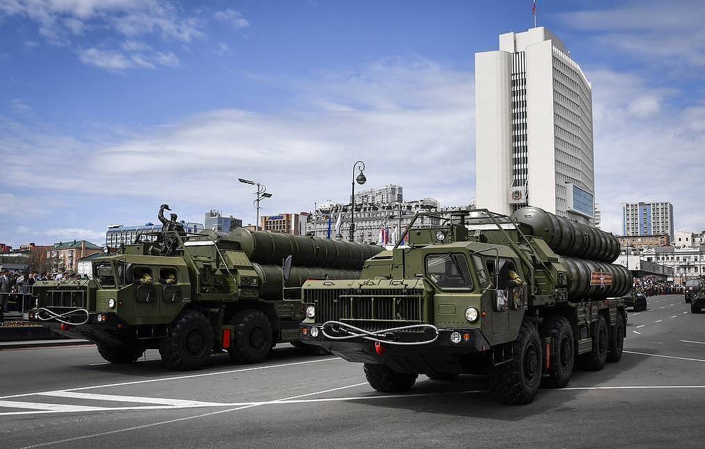 Erdogan dice que Rusia inicia la operación de entrega del sistema de misiles S-400