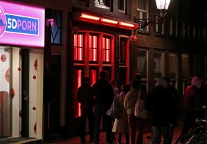Por esto quieren cerrar el Barrio Rojo en Ámsterdam, famoso por ser centro de prostitución