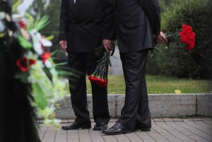 Funeral en Rusia de los 14 tripulantes muertos en incendio del submarino