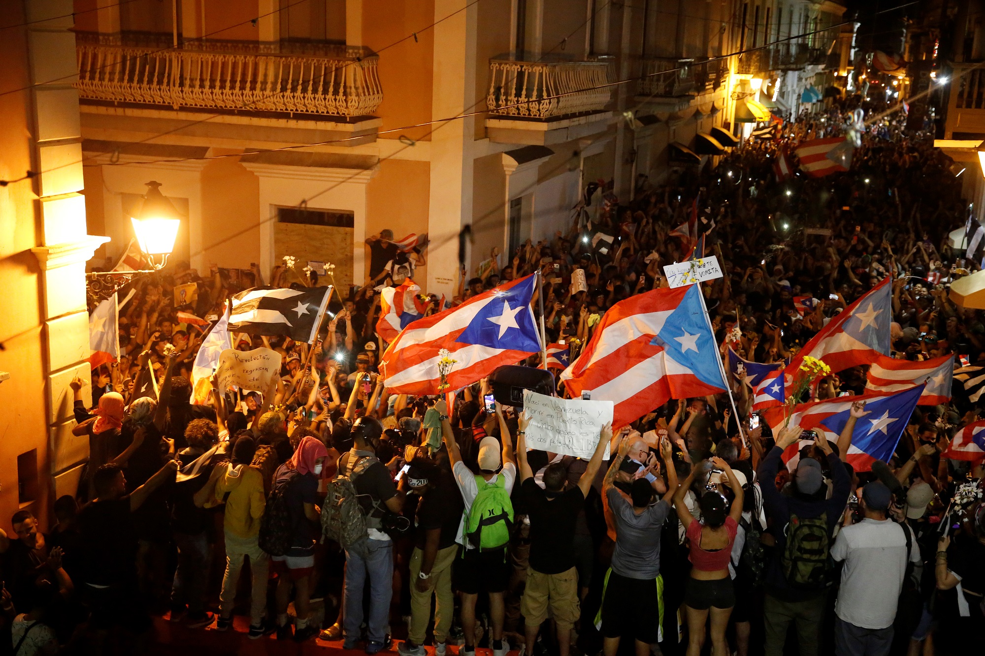 Al menos 20 heridos y 16 detenidos en las dos semanas de protestas en Puerto Rico