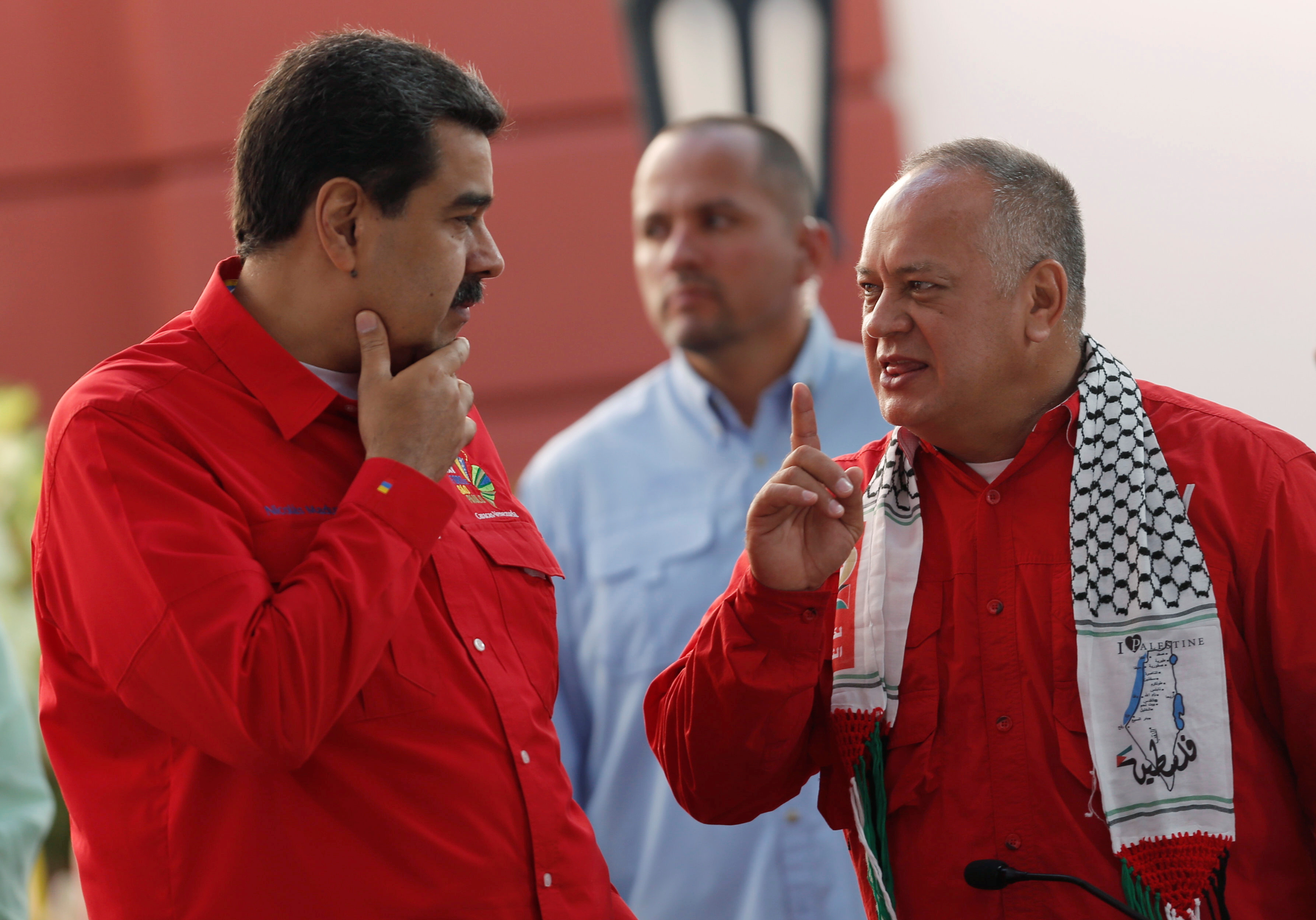“Paramili… paraa…”: La palabra que se enredó bajo el tapaboca de Diosdado Cabello (Video)