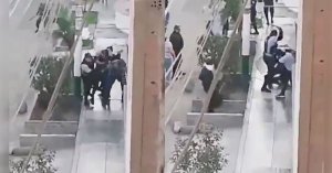 En VIDEO: Policía peruana golpea salvajemente a buhoneros venezolanos