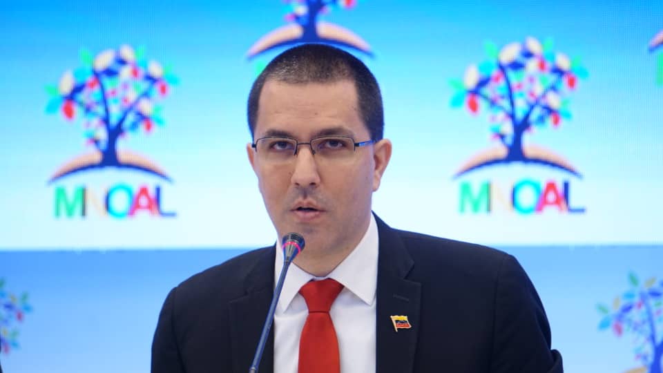 Arreaza usó la reunión del Mnoal para seguir sollozando por las sanciones de EEUU