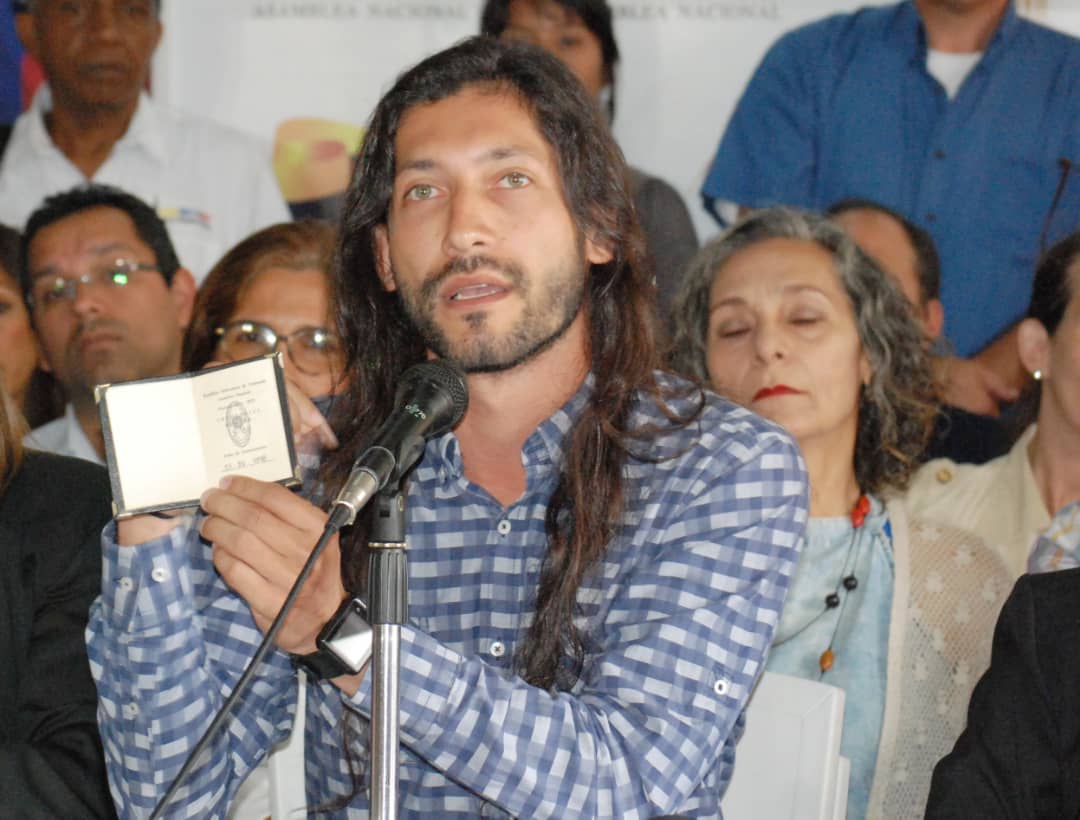 “Se encuentra mal de salud”: Claman por la libertad de Renzo Prieto, secuestrado por el régimen