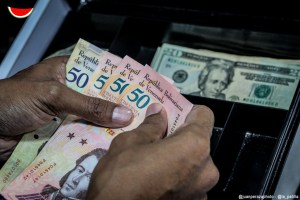 ¡Hasta en el Banco Central de Venezuela la tasa del dólar sube como la espuma!