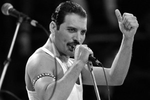 Se quedó sin palabras tras ver la “resurrección” de Freddie Mercury… en una chuleta (FOTOS)