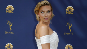Test de envidia: Mira cómo Scarlett Johansson recibe su “nalgada” pecaminosa en la playita (PFFF)