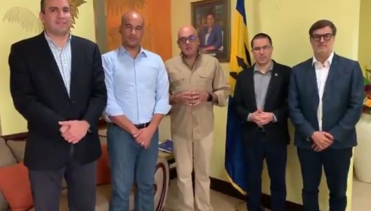 Delegación del régimen de Maduro arriba nuevamente a Barbados (Video)
