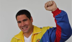 Winston Vallenilla se cuelga del CNE: Se postuló como diputado al show electoral