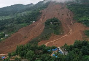 Al menos 13 muertos y 35 desaparecidos tras corrimiento de tierras en China