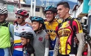 La historia de la familia venezolana que emigró con destino a la Argentina en bicicleta