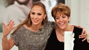 El VIDEO del atrevido baile de la mamá de Jennifer Lopez que dejó a todos impactados