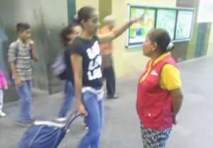 El chiste del día: Personal del Metro te enseña cómo llegar más cómodo a tu destino… desde Plaza Venezuela