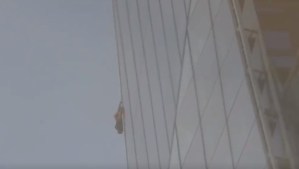 “Spider-man” vuelve a atacar y escala el rascacielos más alto de Londres (VIDEOS)