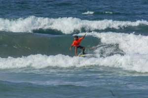 Surf juvenil venezolano brillará en playa Los Cocos
