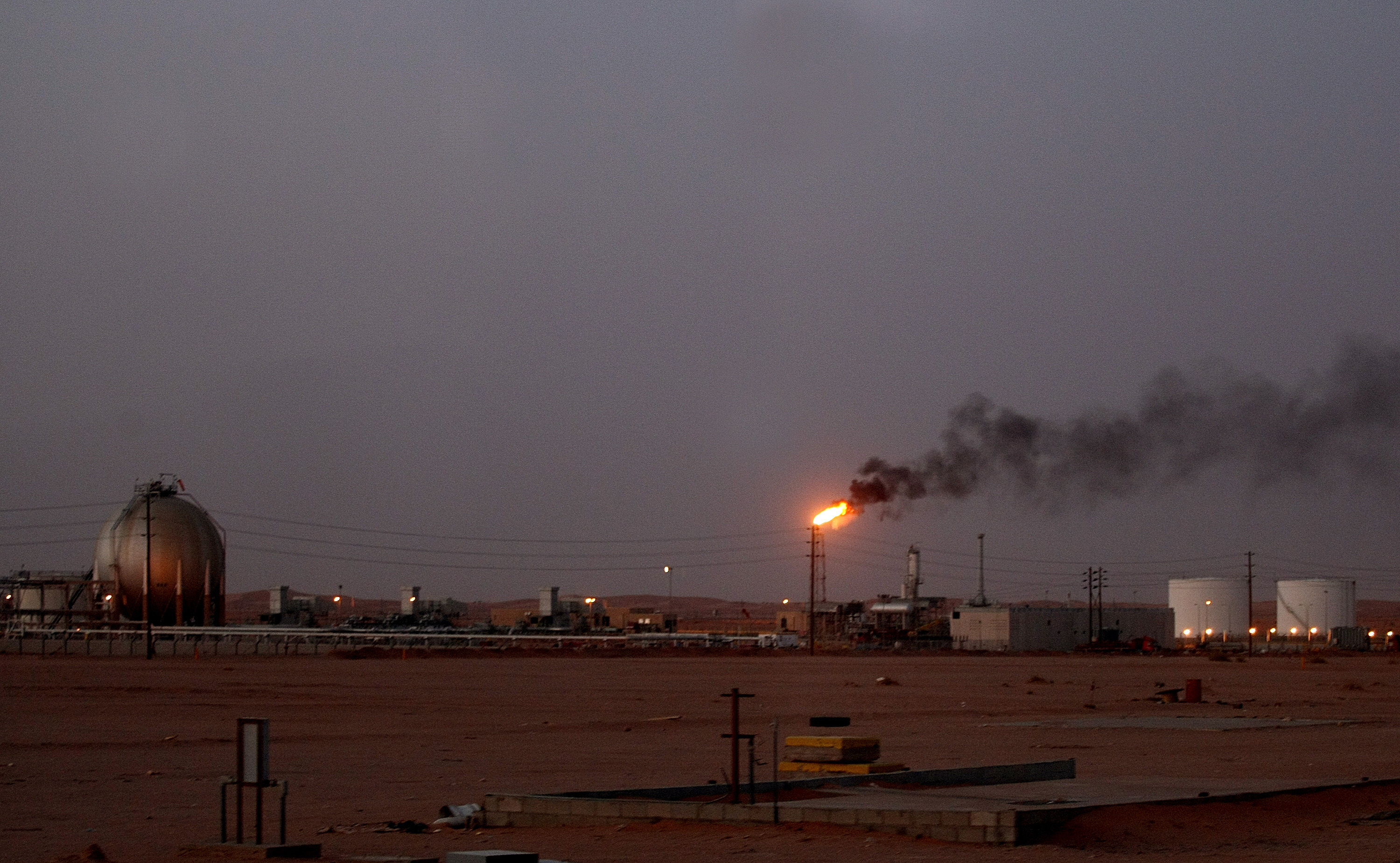 Саудовская аравия нефть в год. Сауди Арамко в России. Саудовская Аравия нефть. Промышленность Саудовской Аравии. Добыча нефти в Саудовской Аравии.