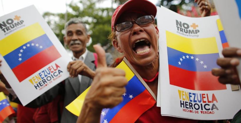 Chavismo insiste en recoger firmas contra Trump pese a contactos de Maduro con EEUU