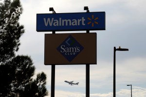 Walmart retira armas de fuego y municiones de las tiendas en EEUU