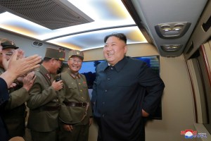 ¿Listos para la guerra? Corea del Norte realizó prueba con lanzador múltiple de cohetes