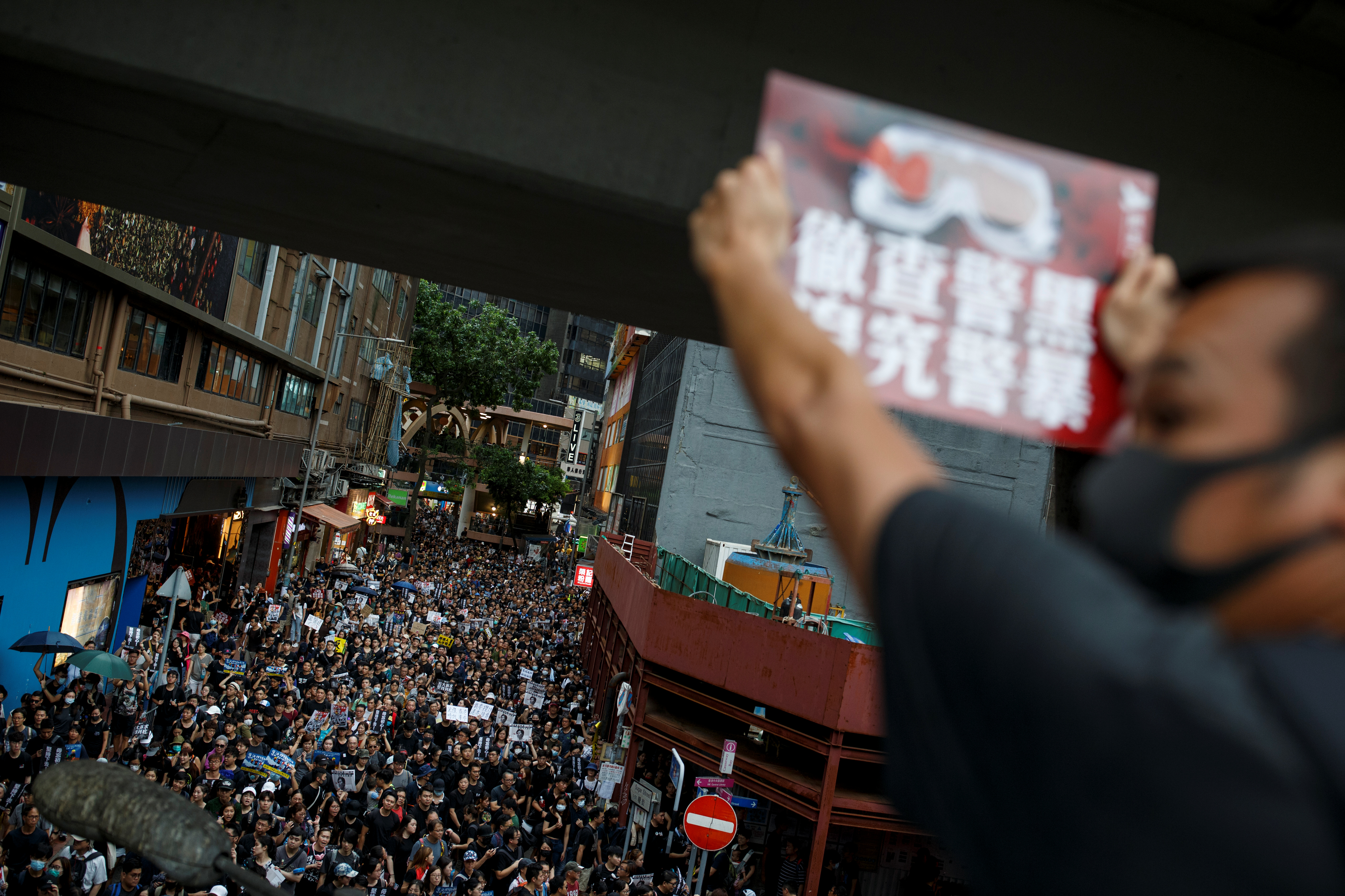 La bolsa de Hong Kong subió tras el retiro de la polémica ley de extradición (VIDEO)