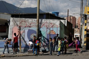 El arte callejero se instala en barrio caraqueño conocido por su violencia (Fotos)