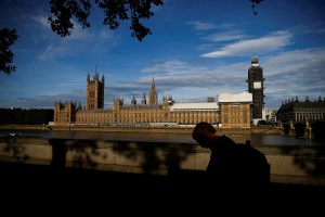 Juez rechaza un primer intento de impedir la suspensión del parlamento británico