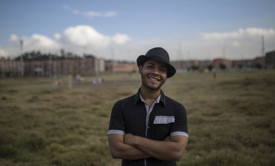 El venezolano Alexander Beja halló la oportunidad de su vida cantando en las calles de Colombia