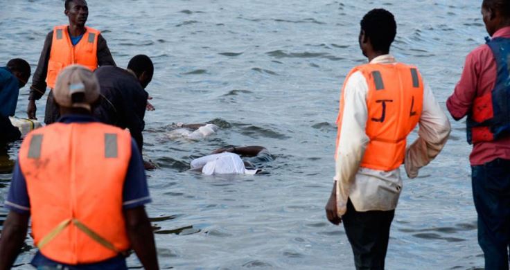 Cerca de 100 desaparecidos y 7 muertos al naufragar un barco en Camerún