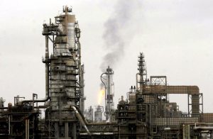 Irak, a las puertas de un desastre económico tras caída de precios del petróleo