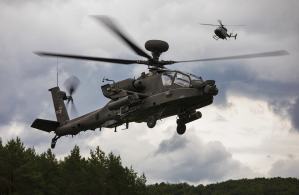El Apache AH-64, el helicóptero blindado que pone a temblar a los rivales de EEUU