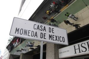 Identifican a dos ladrones del robo en tienda de la Casa de Moneda de México