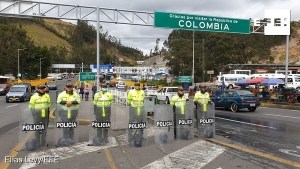 Tensa calma en la frontera de Ecuador con Colombia tras bloqueo de venezolanos (Foto y Video)