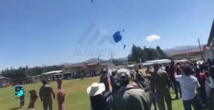 Fuertes imágenes: Muere paracaidista militar tras chocar contra estructura en Perú (VIDEO)
