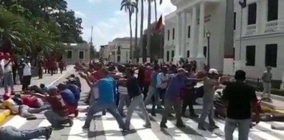 ¡Rompan Filas! Con esta coreografía endógena de los milicianos “Trún” seguro saldrá corriendo (VIDEO)
