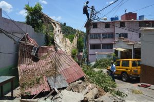 Ventarrón causó daños en varias comunidades de La Guaira
