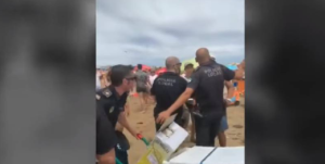 Así fue la trifulca que dejó gravemente apuñalado a un policía en la playa de Punta Umbría (VIDEO)