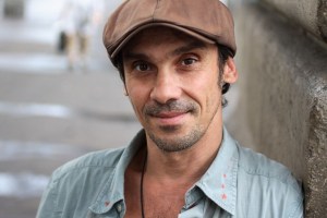 Manu Chao lanza tres canciones 21 años después