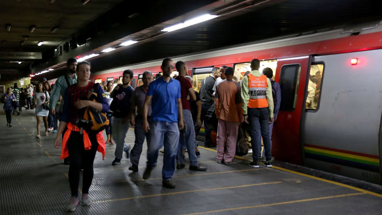 Trabajadores del Metro de Caracas exigieron mejoras salariales e inversión en el sistema (Video)