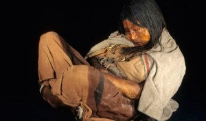 Bolivia recupera de Estados Unidos la momia de una niña