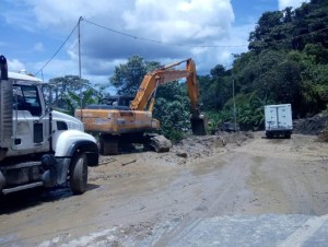 Cerrado el paso vehicular en la vía Mérida-Barinas por deslizamiento de tierra #23Ago